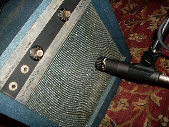 Piccolo amplificatore microfonato con un SM57