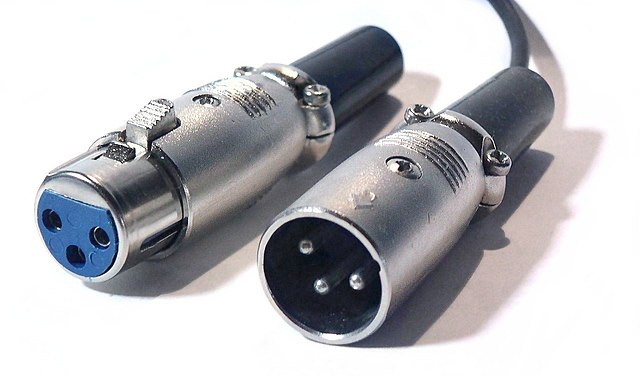 Estremità femmina e maschio di un cavo XLR